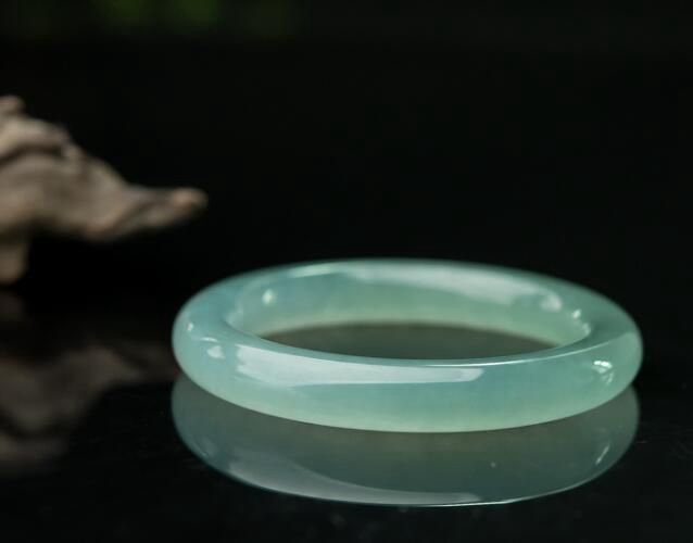 糯種翡翠手鐲都是便宜貨嗎？糯種翡翠手鐲價格