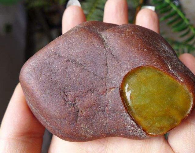 賭石技巧之認識皮殼，翡翠原石皮殼的特征 -翡翠
