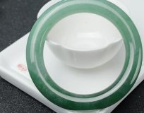 翡翠手鐲怎么挑款式？簡單介紹翡翠手鐲 -翡翠