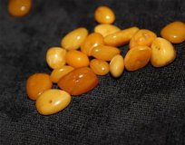 你知道假蜜蠟是用什么做的嗎？ -蜜蠟琥珀