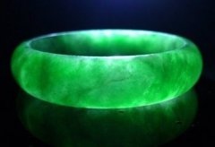翡翠鑒定：從質量和顏色兩方面來鑒別翡翠的真