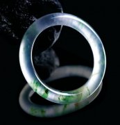 玉鐲帶哪只手比較合適 佩戴玉鐲有哪些講究 -翡