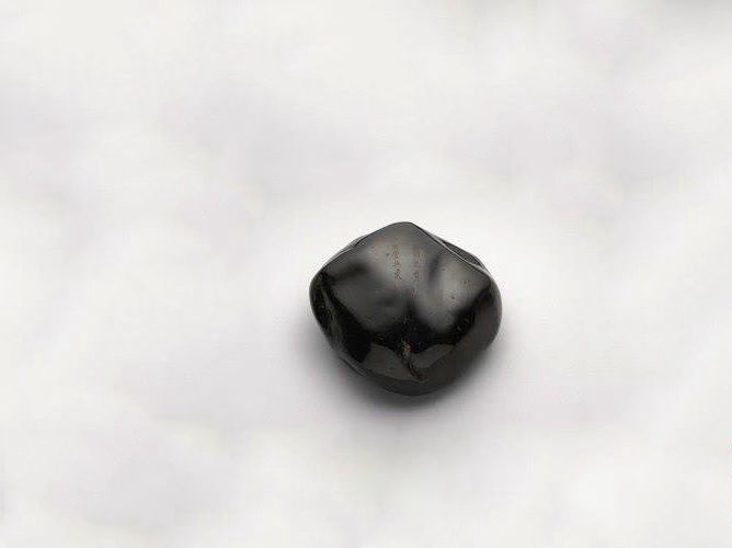 黑琥珀是什么樣的？黑琥珀有價值嗎？ -蜜蠟琥珀