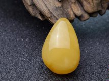 蜜蠟和琥珀的區別，蜜蠟和琥珀哪個值錢？ -蜜蠟