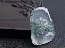 冰種飄花翡翠到底有多美？冰種飄花翡翠的價值