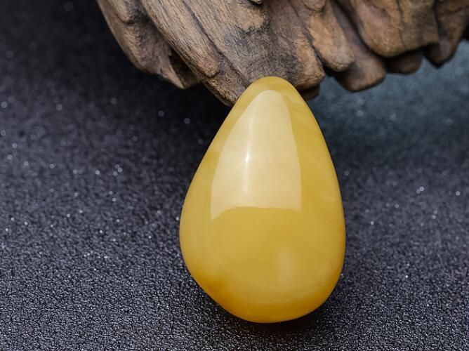 蜜蠟和琥珀的區別，蜜蠟和琥珀哪個值錢？ -蜜蠟