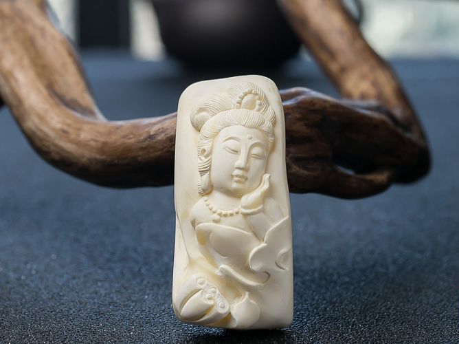 白蜜蠟和黃蜜蠟哪個好？蜜蠟什么顏色最好？