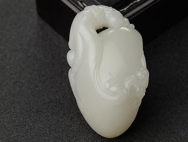 和田玉羊脂玉真的是越白越好嗎？真正的羊脂玉