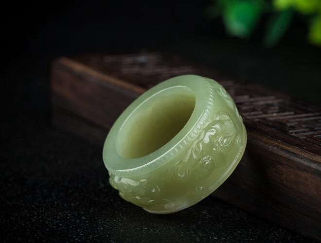 玉扳指該如何挑選？什么樣的和田玉扳指才最好