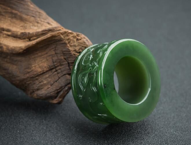 玉扳指該如何挑選？什么樣的和田玉扳指才最好