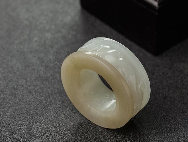 玉扳指該如何挑選？什么樣的和田玉扳指才最好