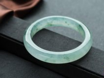 冰種翡翠手鐲有何特點？該如何挑選冰種翡翠手