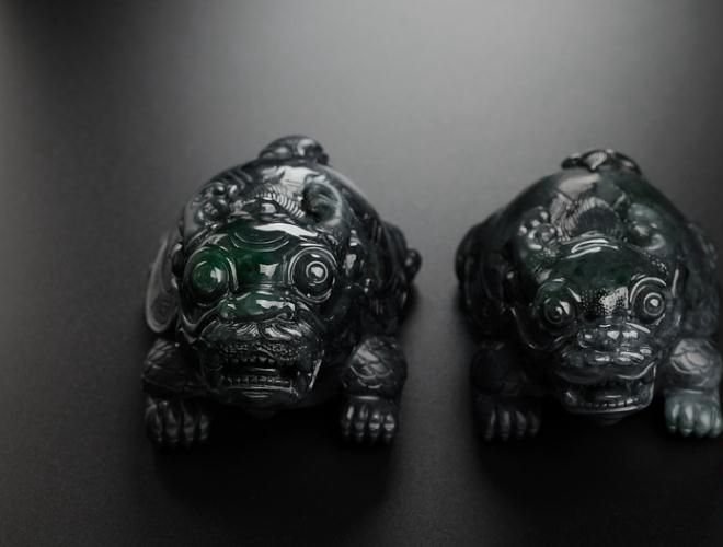 黑翡翠是什么？黑翡翠和墨翠一樣嗎？ -翡翠