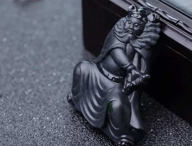 黑翡翠是什么？黑翡翠和墨翠一樣嗎？ -翡翠