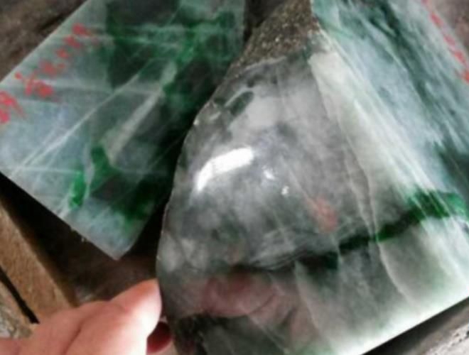 狗屎地里出高綠，什么叫狗屎地？ -翡翠