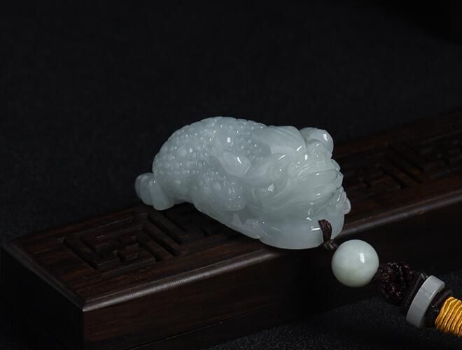 翡翠手把件的歷史，手把件該如何挑選？ -翡翠