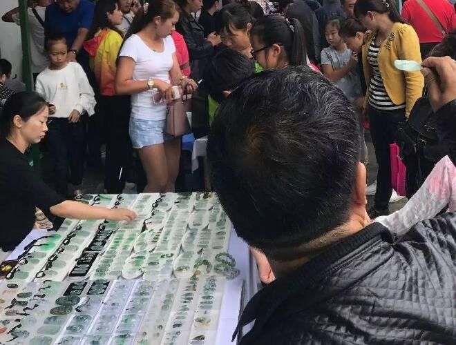 翡翠批發市場前景如何？騰沖的翡翠市場介紹