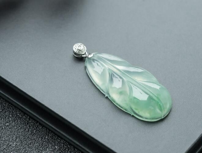 找翡翠品牌買翡翠靠譜嗎？我們是要該看重品質