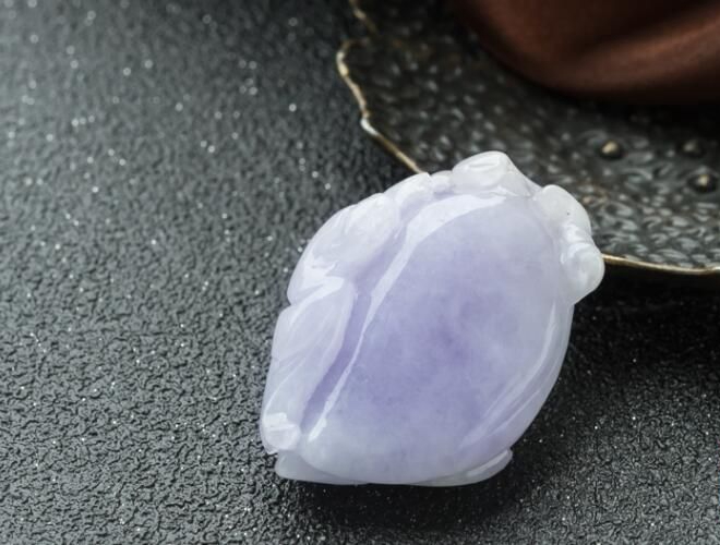 找翡翠品牌買翡翠靠譜嗎？我們是要該看重品質