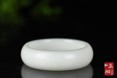 羊脂玉手鐲價格為何有高有低？市場上的羊脂玉