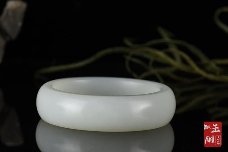 羊脂玉手鐲價格為何有高有低？市場上的羊脂玉