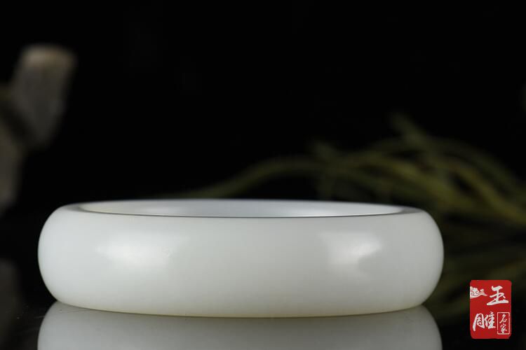 羊脂玉手鐲價格為何有高有低？市場上的羊脂玉