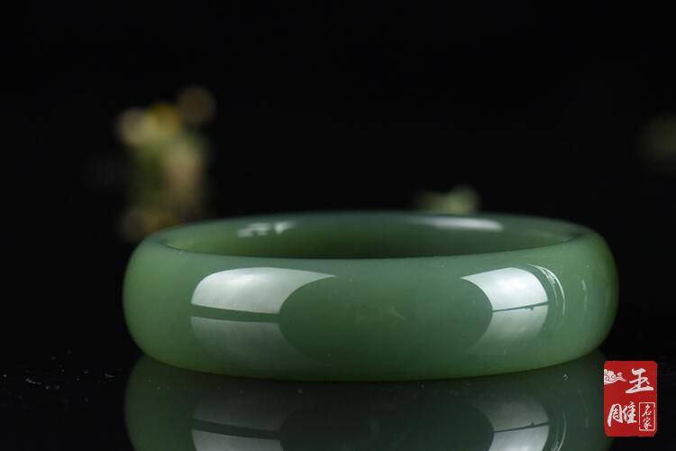 和田玉碧玉手鐲價格是多少，該如何估算碧玉價