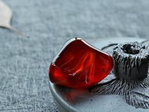 血琥珀多少錢一克？天然血珀貴嗎？ -蜜蠟琥珀