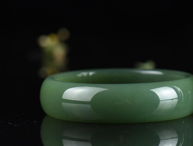 和田玉碧玉手鐲價格是多少，該如何估算碧玉價