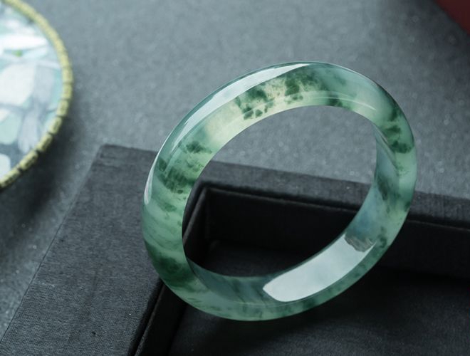 翡翠手鐲的鑒別指標有哪些？如何分辨翡翠手鐲