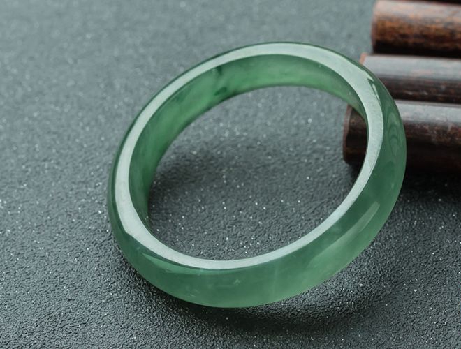 翡翠手鐲的鑒別指標有哪些？如何分辨翡翠手鐲