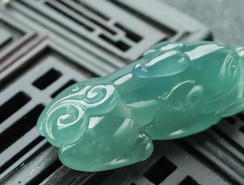 油青種翡翠的等級區分，如何鑒別油青翡翠的價