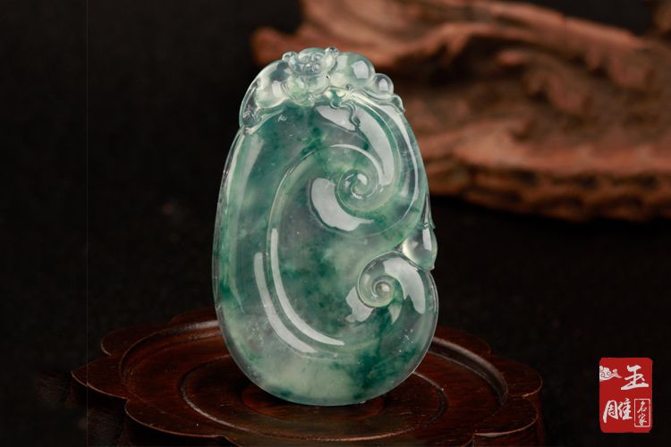 翡翠牌子是什么樣子的？翡翠牌子的題材都有哪