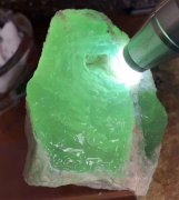 怎么看翡翠原石種水質量的好壞 帶你從皮料鑒定