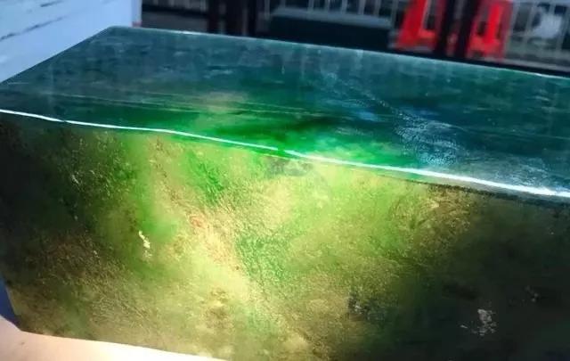 這塊翡翠賣出1.3億！這么貴合適嗎？