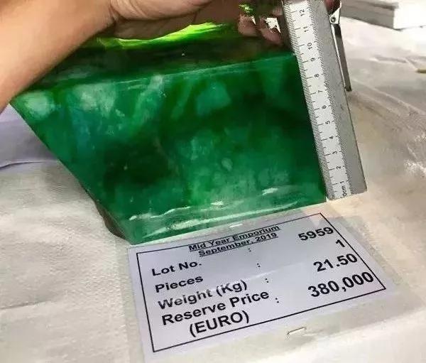 這塊翡翠賣出1.3億！這么貴合適嗎？