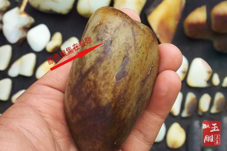 如何鑒別玉是否染色，染色新疆和田籽料要怎么