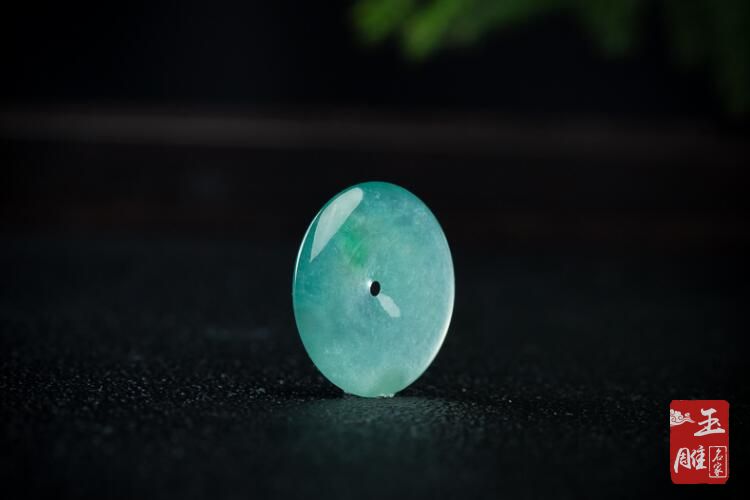 翡翠藍水如何挑選？什么是藍色翡翠的“三不買