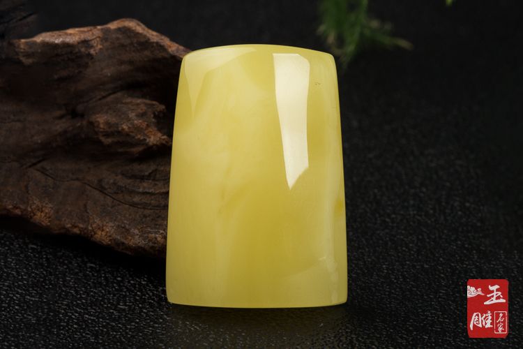 蜜蠟寓意著什么?不同的人佩戴蜜蠟有什么不同的