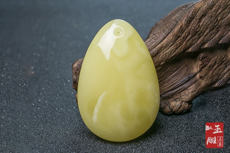 蜜蠟寓意著什么?不同的人佩戴蜜蠟有什么不同的