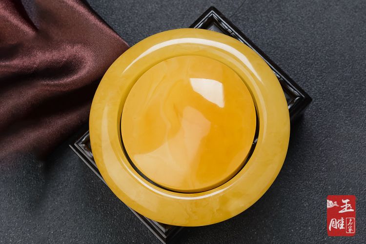 蜜蠟寓意著什么?不同的人佩戴蜜蠟有什么不同的