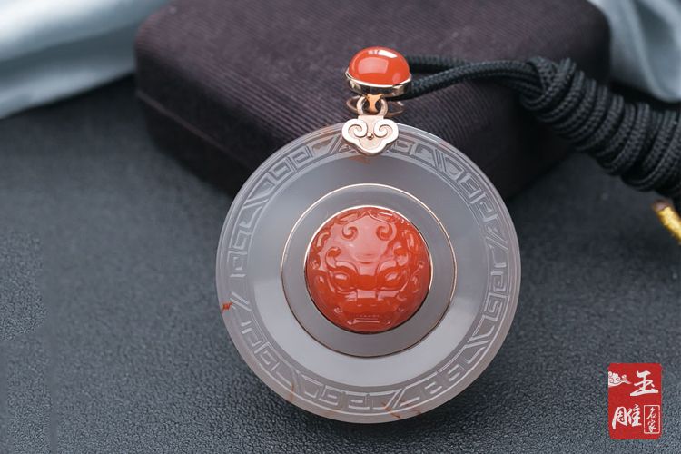 南紅吊墜該如何挑選？什么樣的南紅吊墜好看？
