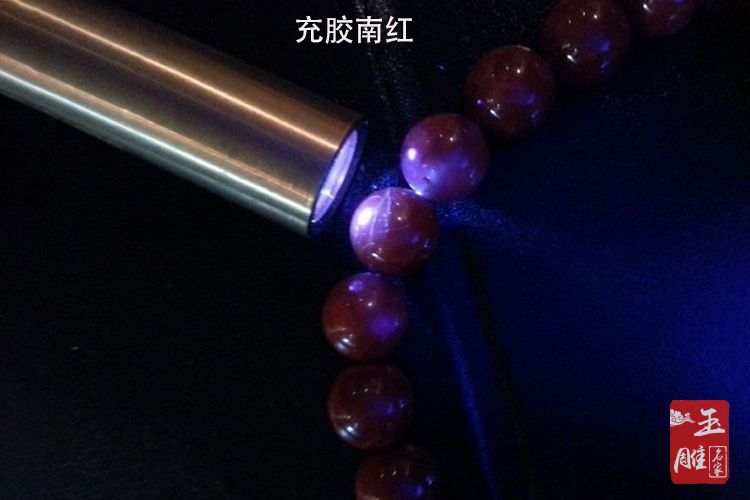 真南紅在強光下的圖片有什么特點？ -和田玉