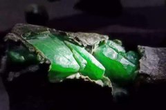 有哪些高檔的翡翠原石圖片看看的 升值空間大不