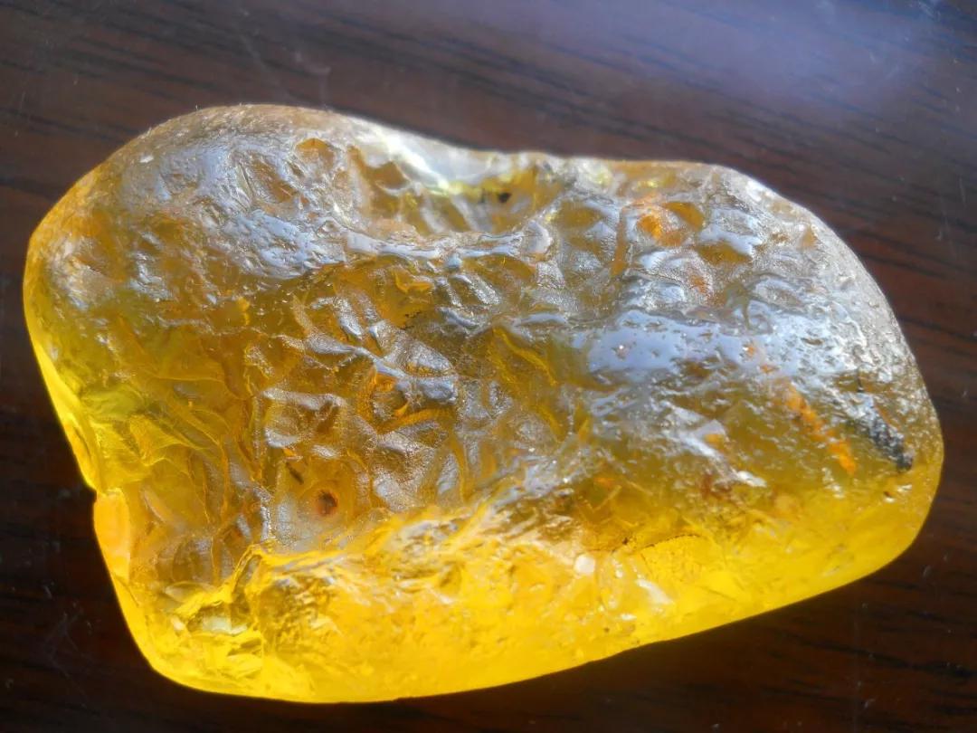 琥珀蜜蠟的區別？琥珀的種類圖片大全
