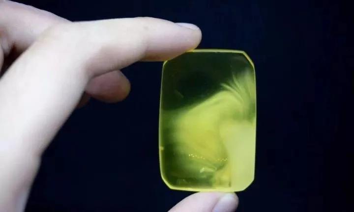 琥珀蜜蠟的區別？琥珀的種類圖片大全