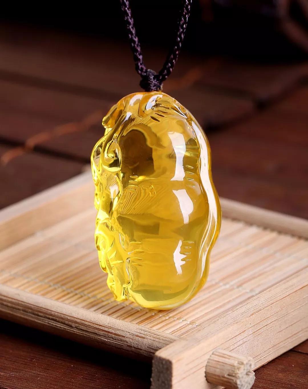 琥珀蜜蠟的區別？琥珀的種類圖片大全