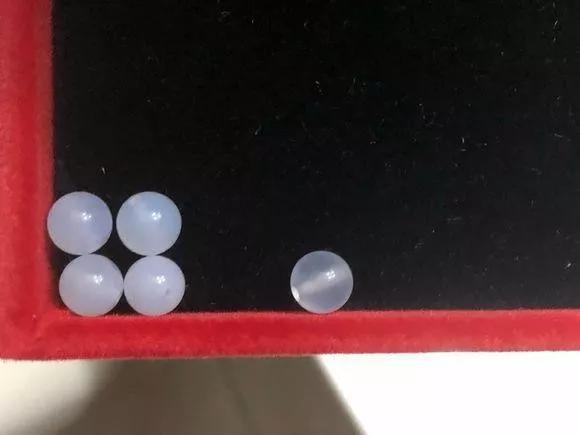 翡翠戴著變色怎么回事？翡翠掉色是不是假的