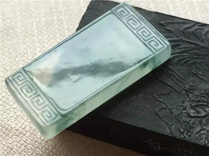 買翡翠，真的是越厚越好嗎？厚度多少才合適？真相是…