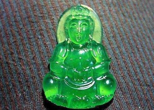 不懂翡翠的真假如何鑒定 掌握方法你也能成為行